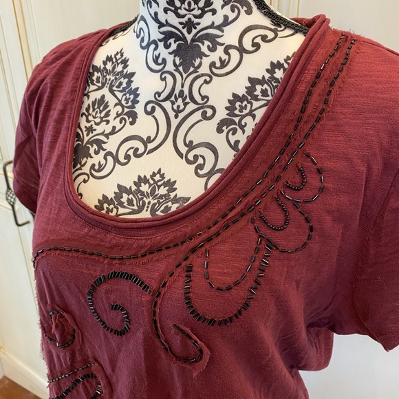 Lauren Conrad Size XL Maroon Short Sleeve Shirt with a Design with Black Beads - Picture 4 of 16